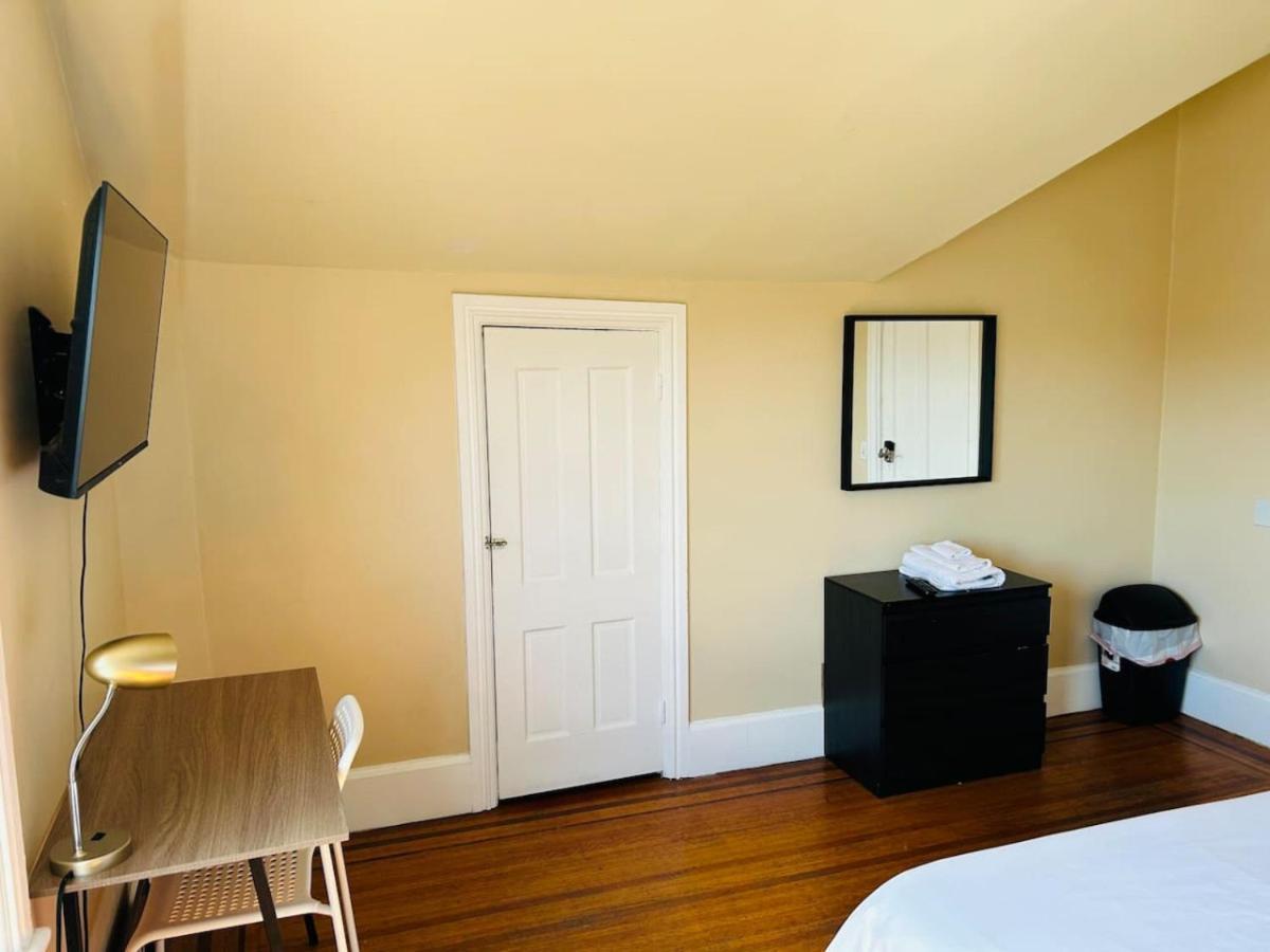 Sunny Spacious Room In Federal Hill, Downtown With Shared Bathroom And Kitchen بروفيدنس، رود آيلاند المظهر الخارجي الصورة